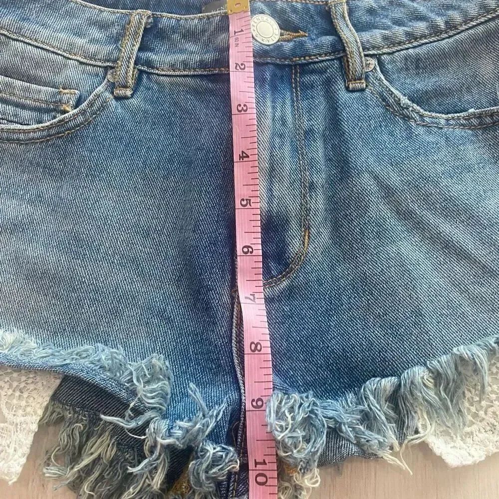 Kendall and Kylie Jean Shorts with Lace Pockets - Picture 7 of 7